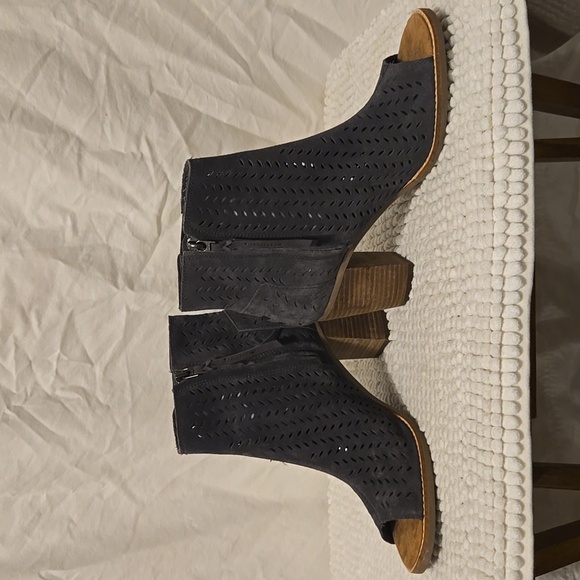 TOMS Majorca Floral Embossed Blue/Gray Peep-Toe - Picture 6 of 9